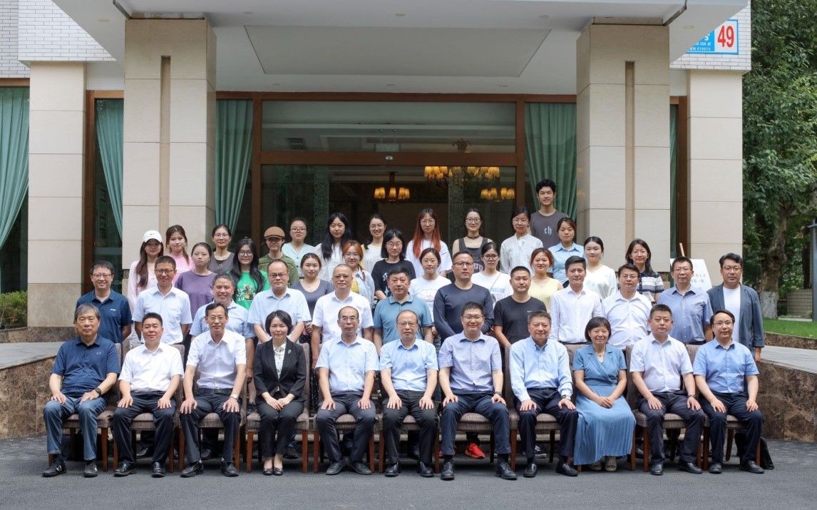 色花堂
举行色花堂
四川省铸牢中华民族共同体意识研究基地揭牌仪式暨民族地区高质量发展与铸牢中华民族共同体意识学术研讨会