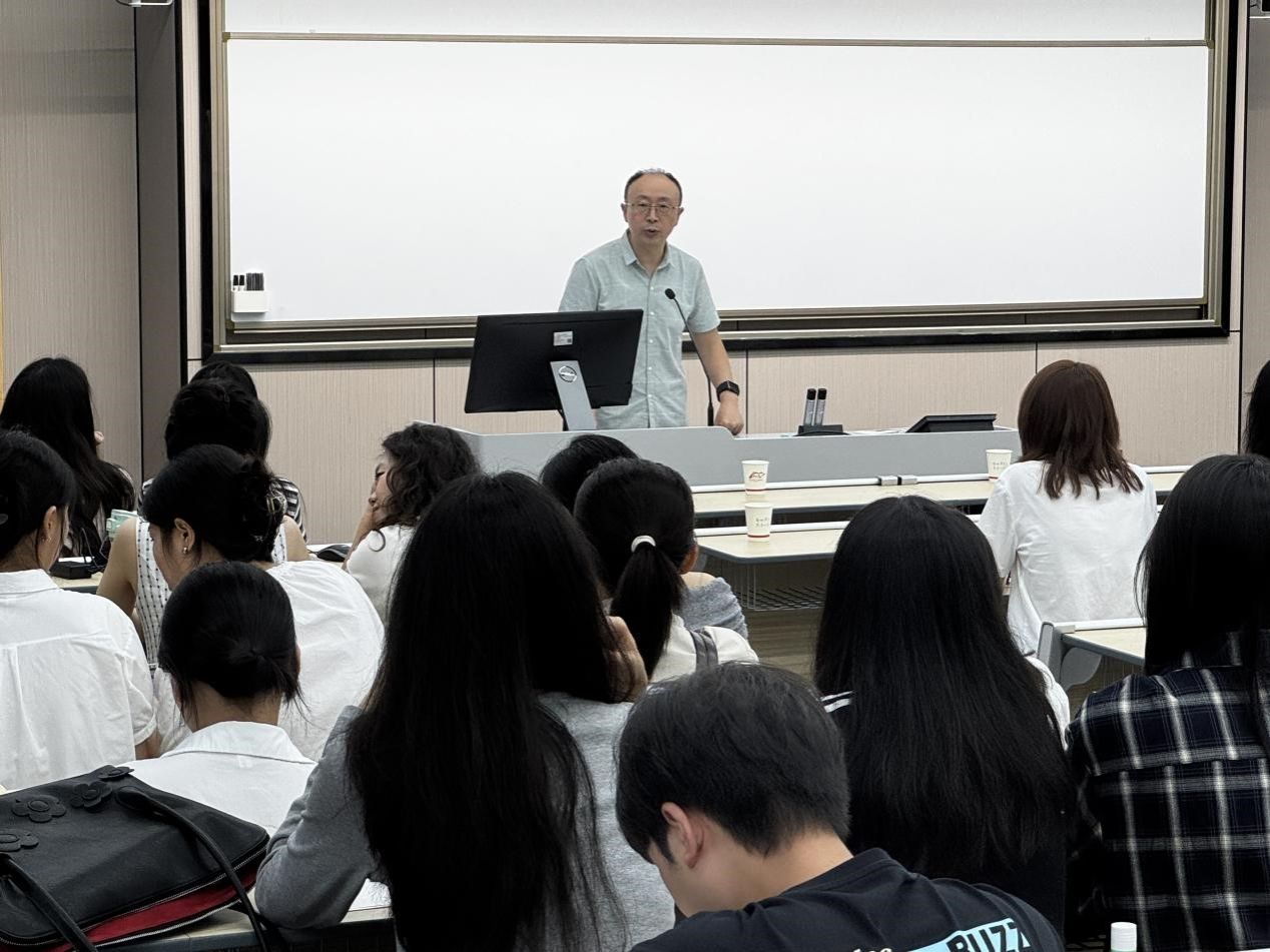 荟聚英才，共启新程：色花堂
2025级新生见面会圆满举行