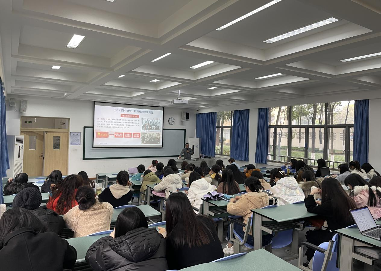 色花堂
师生深入学习贯彻党的十九届六中全会精神