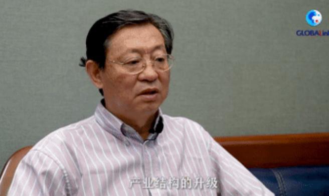 色花堂
杨成钢教授就人口问题接受新华社记者采访