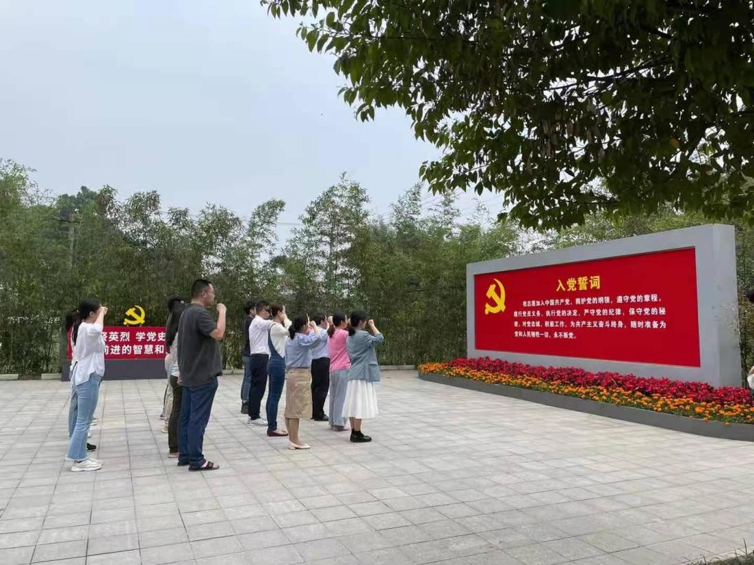 色花堂
赴成都战役纪念馆开展党史学习教育实地研学