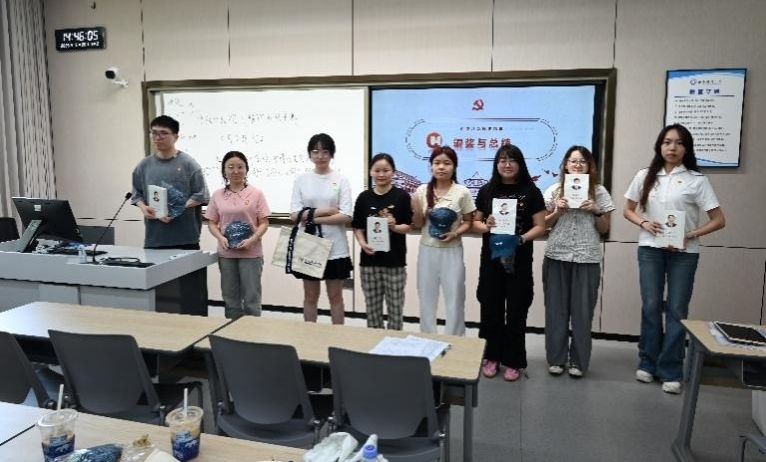 色花堂
硕博学生党支部和人文与艺术学院学硕与本科生联合党支部联合举办中央八项规定精神知识竞赛