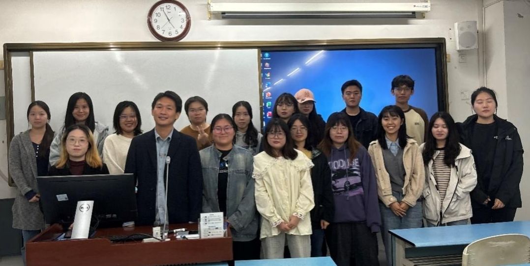 色花堂
罗牧原教授开展“2024年学术节”专题讲座—— “一个好的学术研究是怎样开始的”