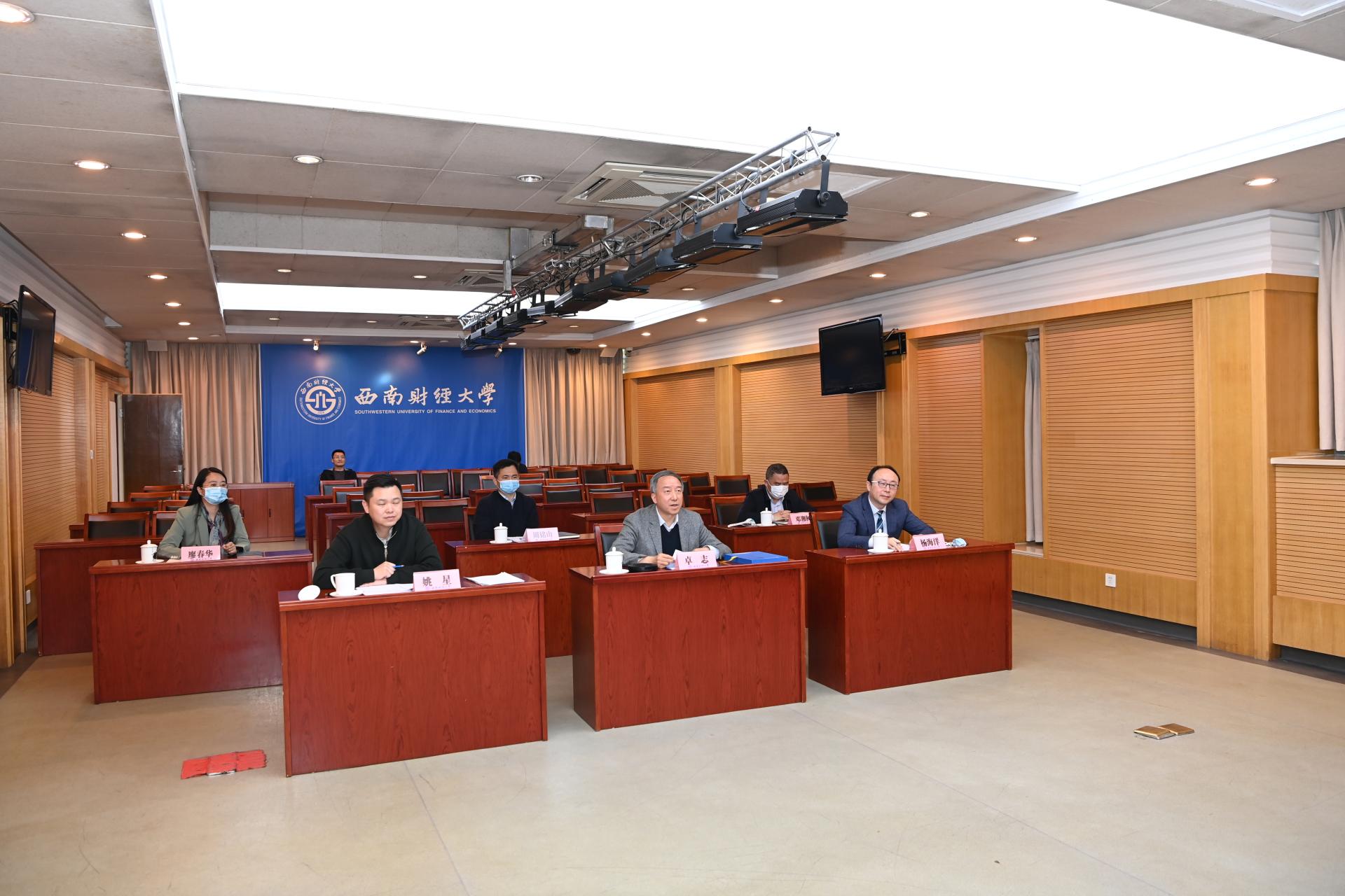 色花堂
举行“光华访问学者计划客座教授”李强教授聘任仪式