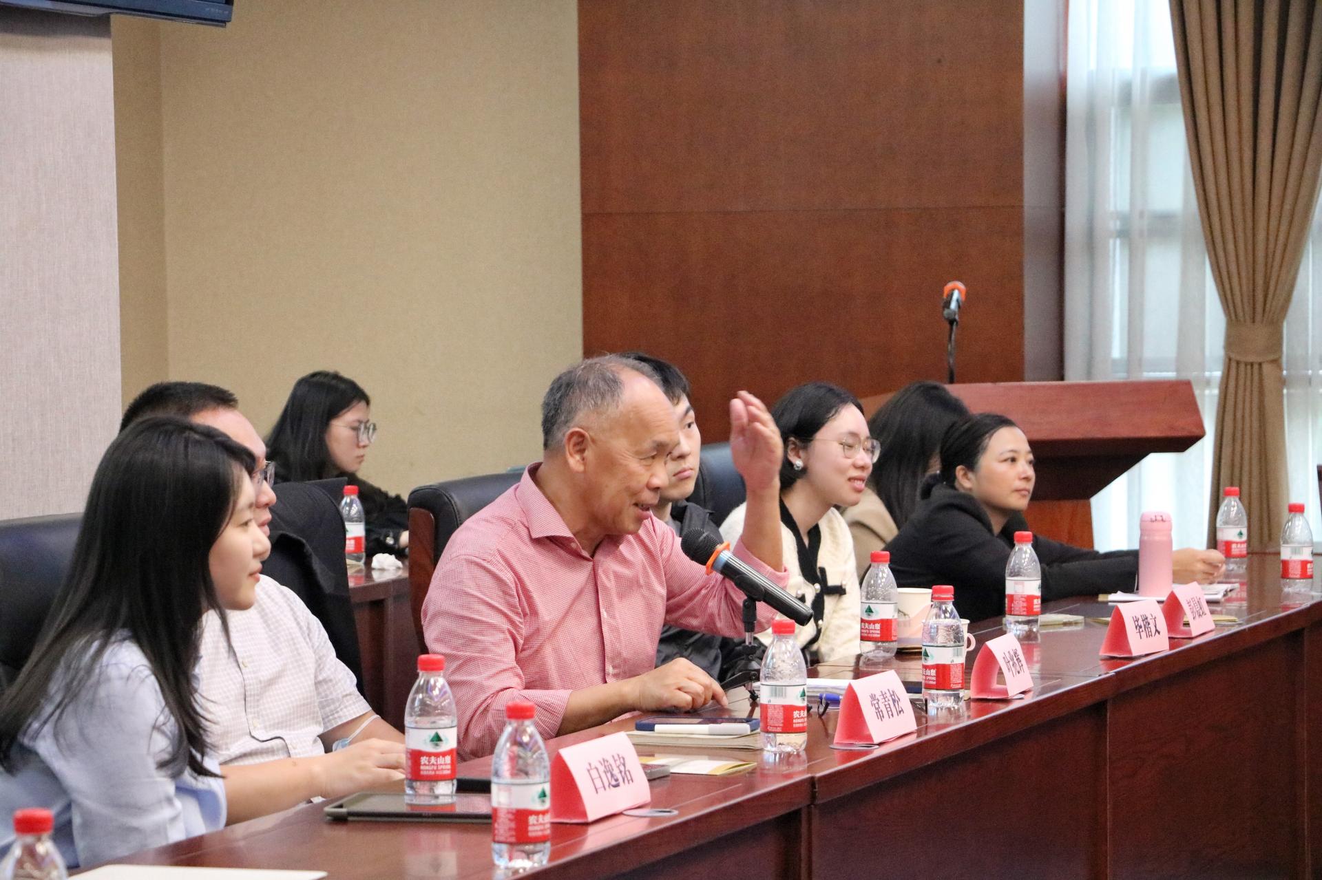 香港大学社会科学学院副院长叶兆辉教授莅临色花堂
开展讲座及双边研讨会